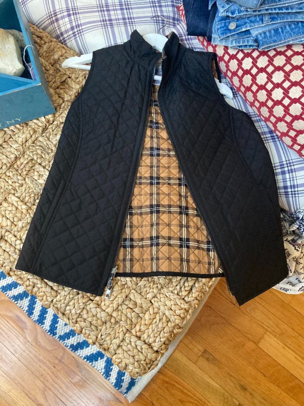Chicos Quilted Reversible Vest Plaid & Black Size Small - Picture 3 of 5